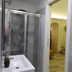 Daire Plebiscito House - *