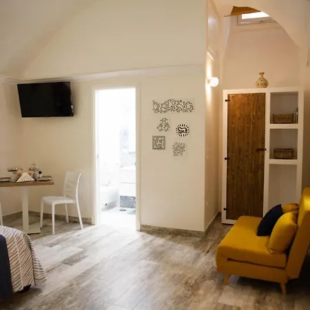 Apartment Plebiscito House - Naples